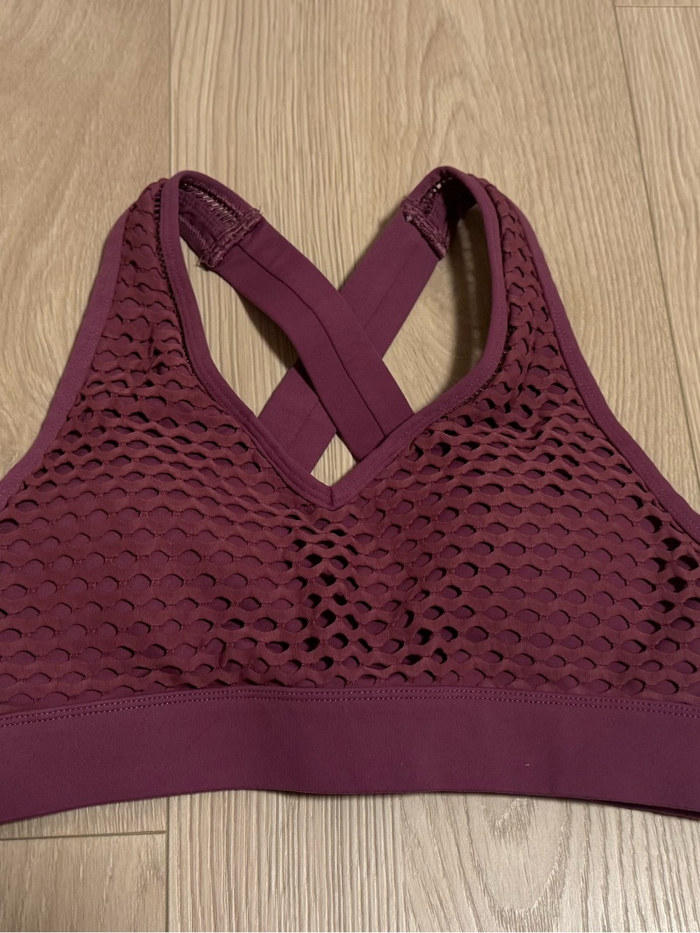 Lorna Jane Women’s Mesh Cross-Back Sports Bra - Plum
